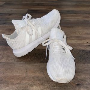 White Adidas Swift Run Size 2.5